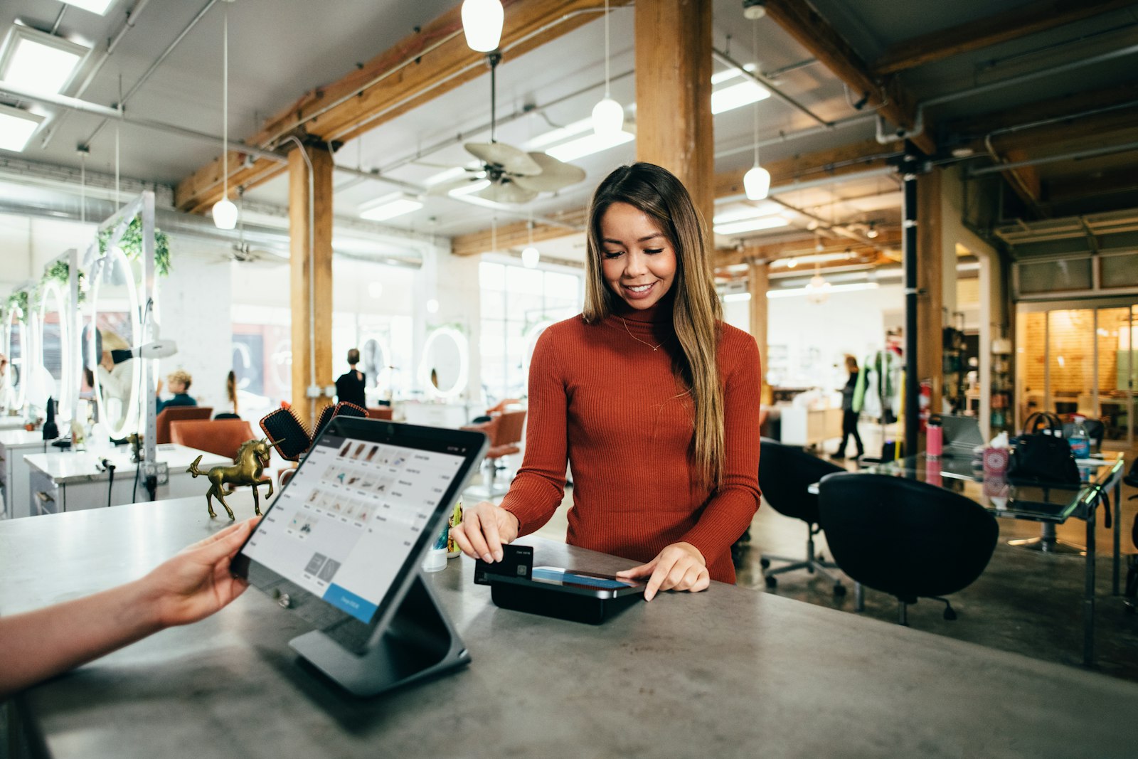 Point-of-sale, inventory and e-commerce dashboard for a retail chain